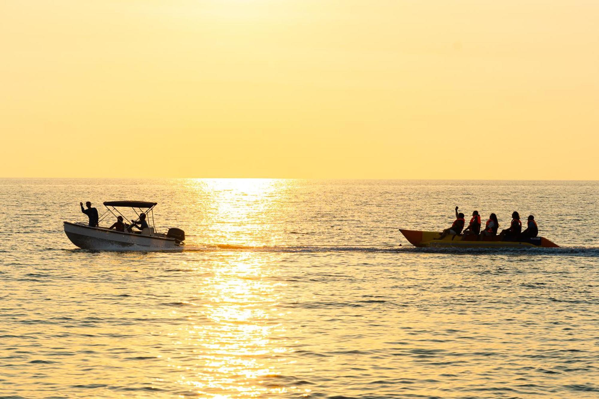 Q Beach Resort Cabangan Dış mekan fotoğraf